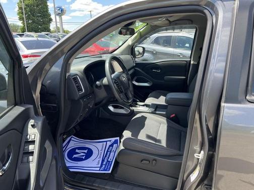 2022 Nissan Frontier SV