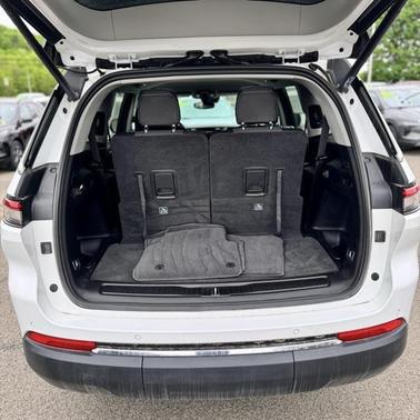 2022 Jeep Grand Cherokee L Laredo