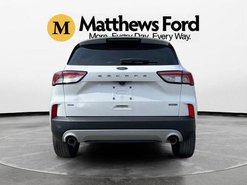 Oxford White 2022 Ford Escape SE