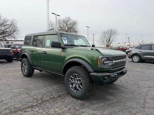 ERUPTION GREEN METALLIC 2025 Ford Bronco Badlands
