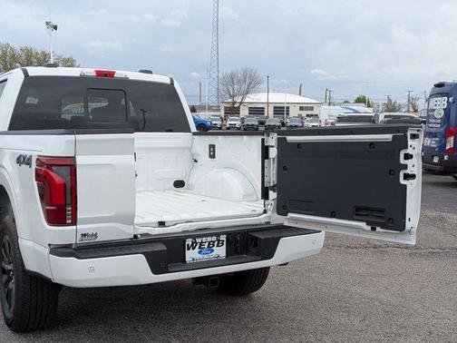 STAR WHITE METALLIC TRICOAT 2025 Ford F-150 Platinum