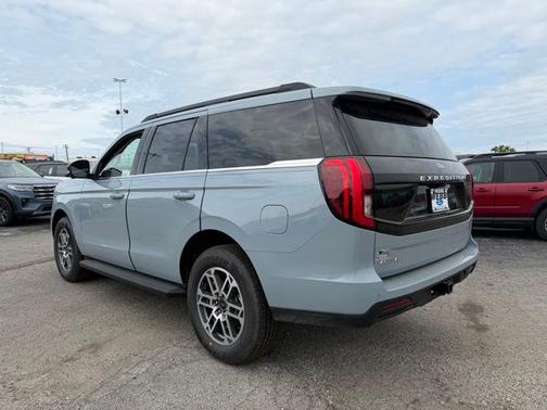 Glacier Gray Metallic Tri-Coat 2026 Ford Expedition Active