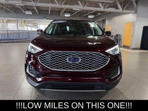 BURGUNDY VELVET MET TINT CC 2023 Ford Edge SEL