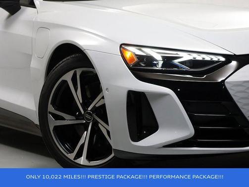 Suzuka Gray Metallic 2024 Audi e-tron GT Prestige