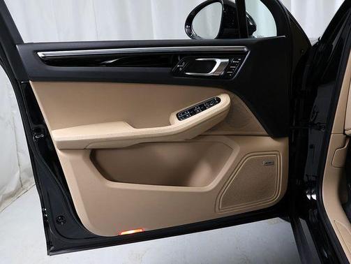 2021 Porsche Macan Base