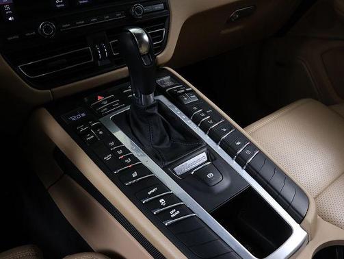 2021 Porsche Macan Base