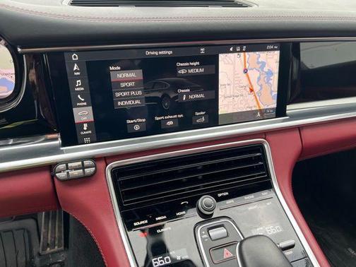 Carrara White Metallic 2018 Porsche Panamera 4S