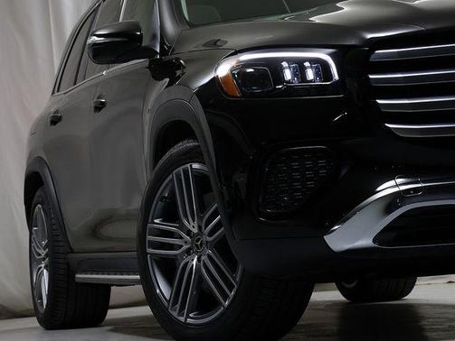 Obsidian Black Metallic 2026 Mercedes-Benz GLS 450 4MATIC