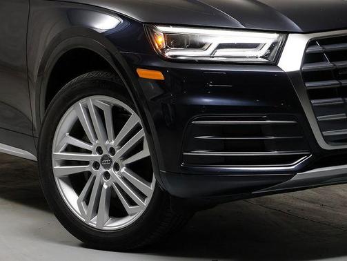 Moonlight Blue Metallic 2018 Audi Q5 2.0T Tech Premium