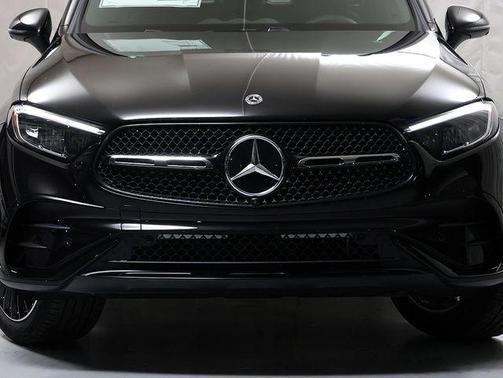 Obsidian Black 2026 Mercedes-Benz GLC 300 Base 4MATIC