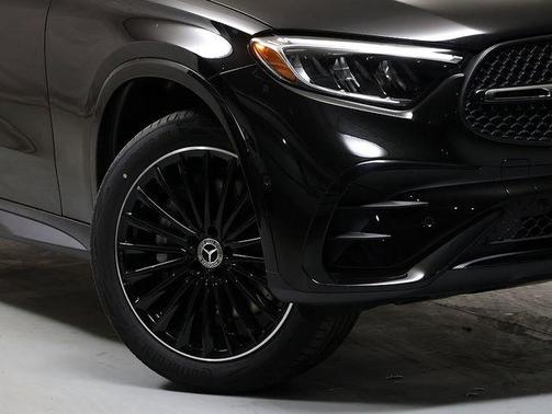 Obsidian Black 2026 Mercedes-Benz GLC 300 Base 4MATIC
