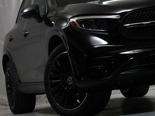 Obsidian Black 2026 Mercedes-Benz GLC 300 Base 4MATIC