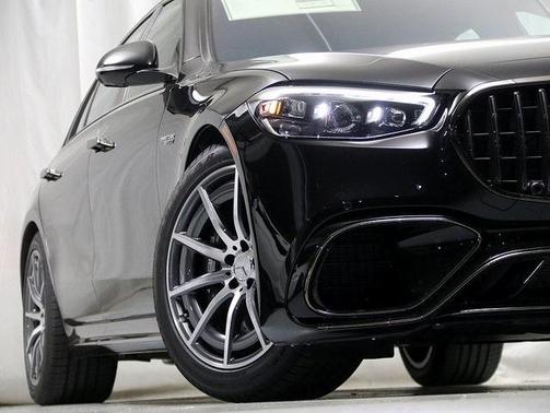 2025 Mercedes-Benz AMG S 63 E Base