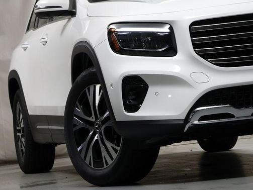 Polar White 2026 Mercedes-Benz GLB 250 Base 4MATIC