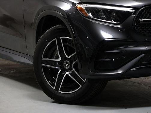 Graphite Gray Metallic 2026 Mercedes-Benz GLC 300 Base 4MATIC