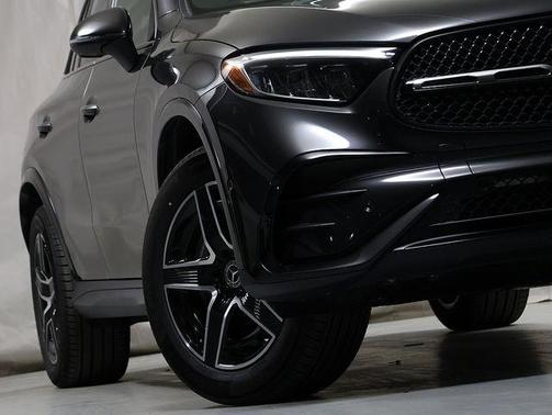 Graphite Gray Metallic 2026 Mercedes-Benz GLC 300 Base 4MATIC