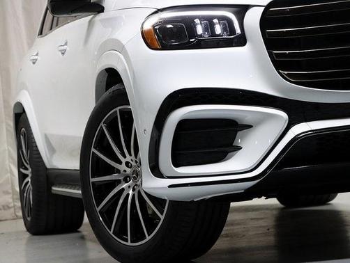 2026 Mercedes-Benz GLS 580 