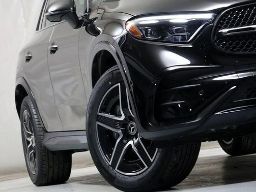 Obsidian Black 2026 Mercedes-Benz GLC 300 Base 4MATIC