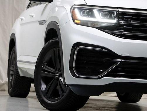 2022 Volkswagen Atlas Cross Sport 2.0T SEL R-Line