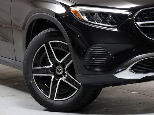 Obsidian Black 2026 Mercedes-Benz GLC 300 Base 4MATIC