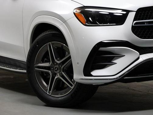 Moonlight White 2026 Mercedes-Benz GLE 450 4MATIC