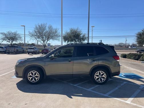 2024 Subaru Forester Premium