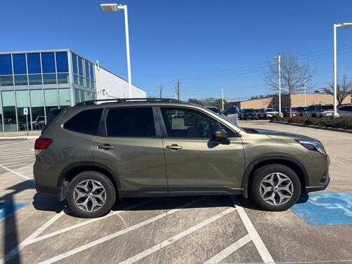 2024 Subaru Forester Premium