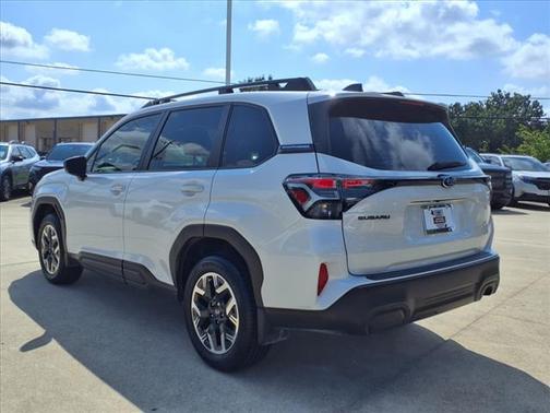 2025 Subaru Forester Base