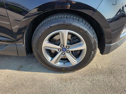 Black Metallic 2021 Ford Edge SEL