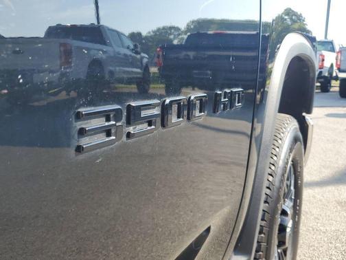 2025 Chevrolet Silverado 3500 LT