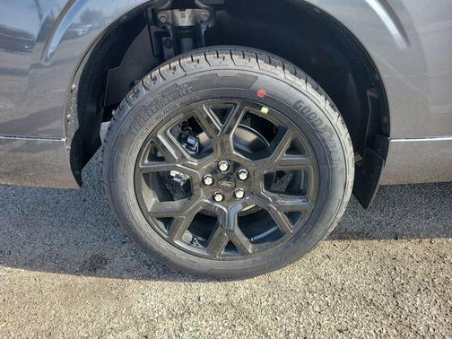 Carbonized Gray Metallic 2026 Ford Maverick Lobo High
