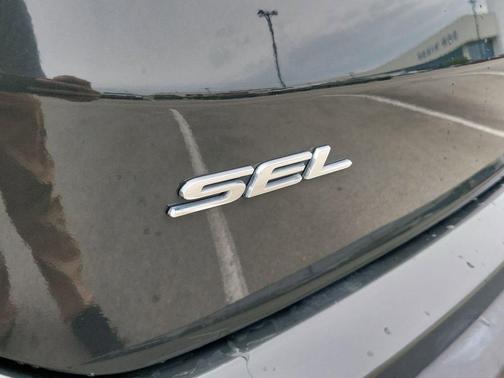 Green Metallic 2023 Ford Edge SEL