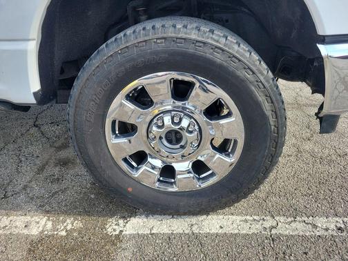 Oxford White 2024 Ford F-350 Lariat Super Duty