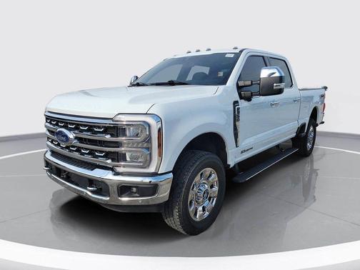 Oxford White 2024 Ford F-350 Lariat Super Duty