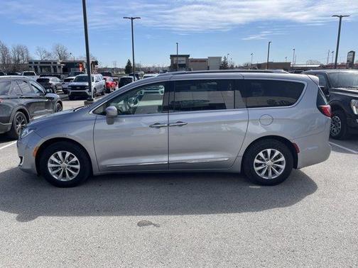 2019 Chrysler Pacifica Touring-L