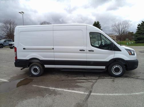 2026 Ford Transit-250 148 WB Medium Roof Cargo
