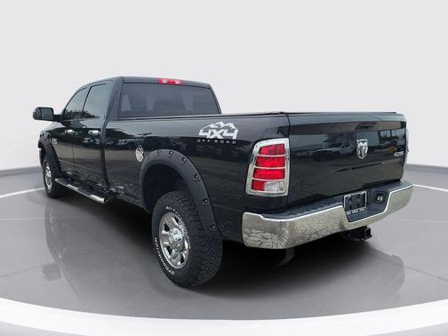 Brilliant Black Crystal Pearlcoat 2018 RAM 2500 Tradesman