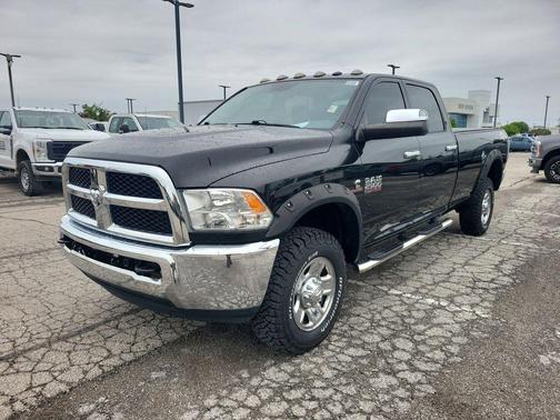 Brilliant Black Crystal Pearlcoat 2018 RAM 2500 Tradesman