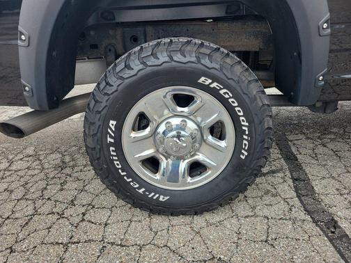 Brilliant Black Crystal Pearlcoat 2018 RAM 2500 Tradesman