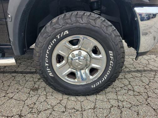 Brilliant Black Crystal Pearlcoat 2018 RAM 2500 Tradesman