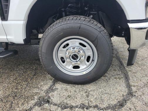 Oxford White 2027 Ford F-350 XL