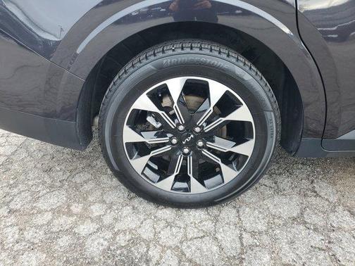 2023 Kia Carnival EX