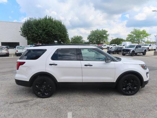 Photo 3 of 4 of 2019 Ford Explorer sport