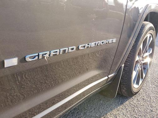 2022 Jeep Grand Cherokee 4xe Overland