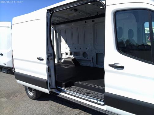 2026 Ford Transit-250 148 WB Medium Roof Cargo
