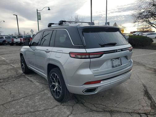 2023 Jeep Grand Cherokee Summit