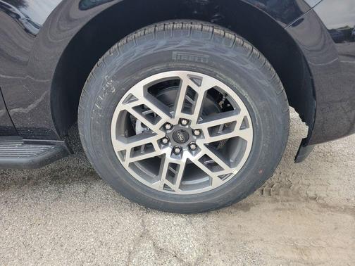 Agate Black Metallic 2026 Ford Expedition Active