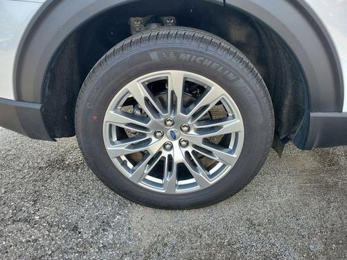 White Metallic 2026 Ford Explorer Platinum