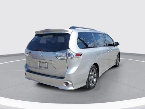 2016 Toyota Sienna SE