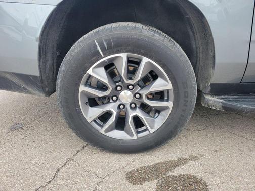 2023 Chevrolet Suburban LS